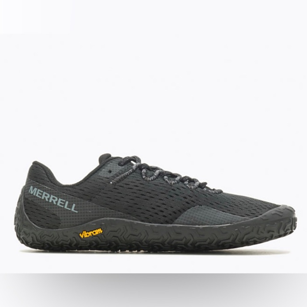 New in box- Women’s Black Merrell Vapor 6